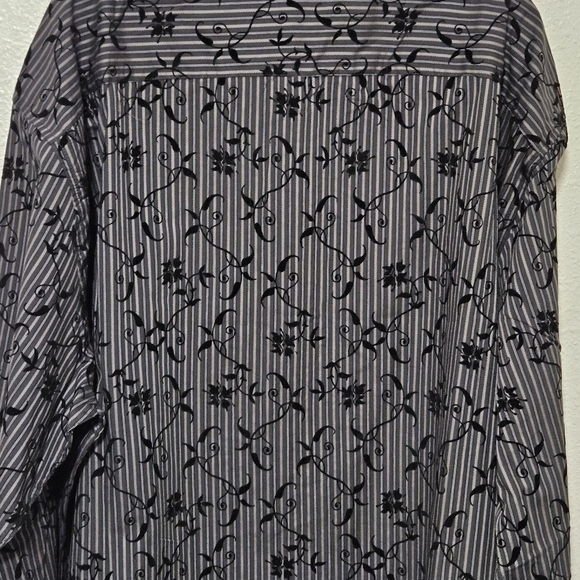 NWT MENS Cultura International button down with velvet like floral design - Picture 12 of 15